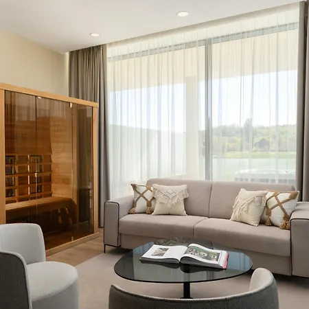 Evergreen Health Longevity 5*