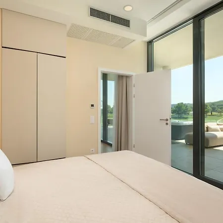Evergreen Health Longevity Hotel
